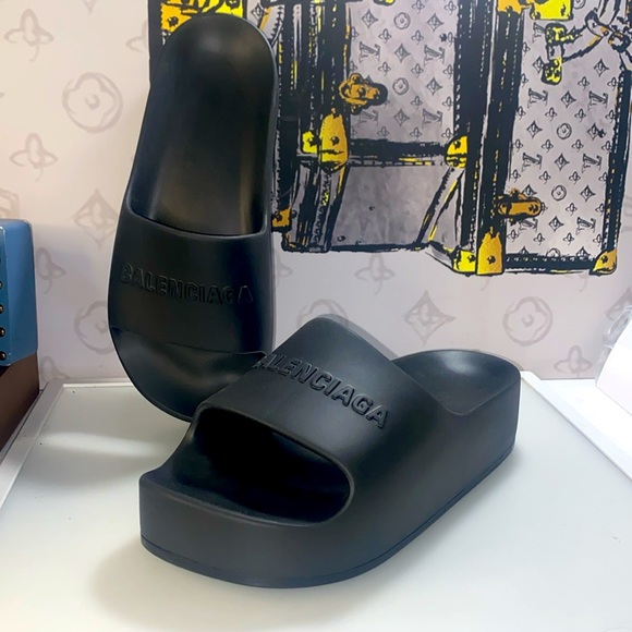 New Balenciaga WOMEN'S CHUNKY SLIDE SANDAL IN BLACK rubber Size EU 41 US 11 - Picture 1 of 12